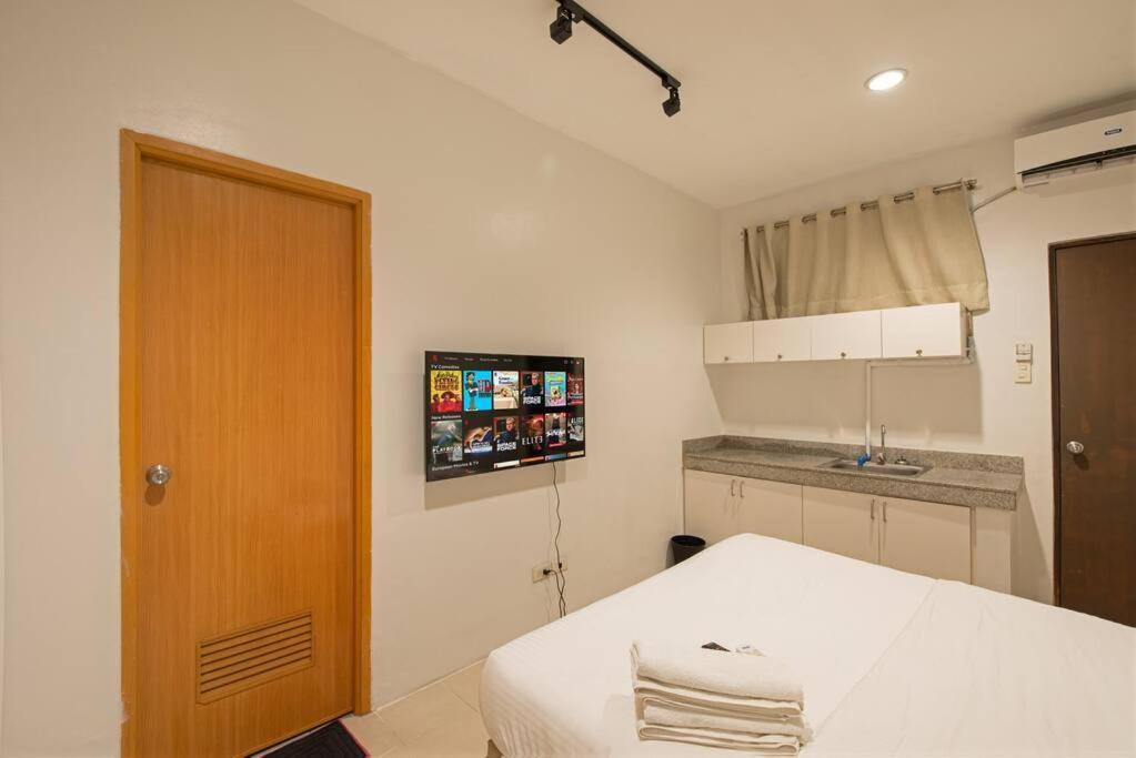 Jp Santiago Makati J202 Apartment
